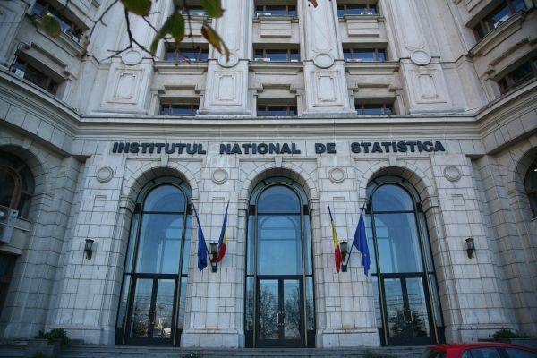 INS: Producția industrială scade drastic în România