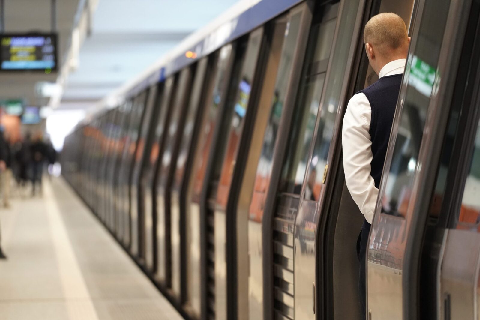 Metrou blocat: Defecțiune între Republicii și Costin Georgian