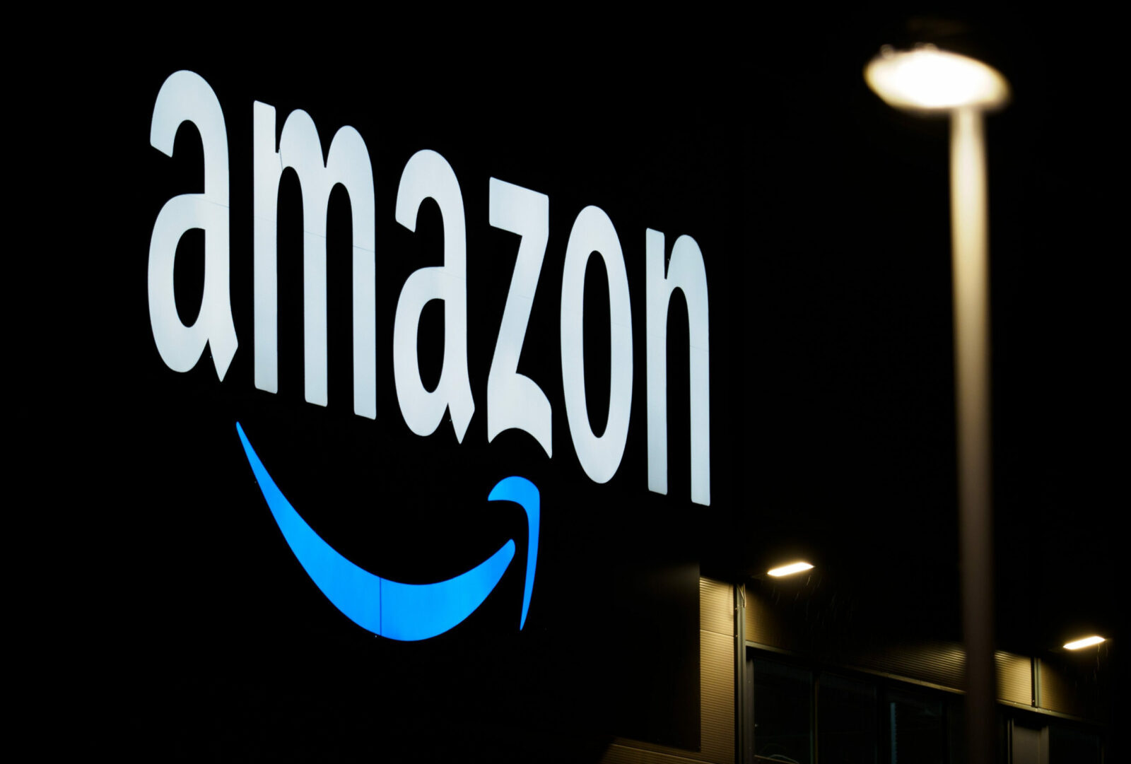 Amazon, luptă titanilor AI: Cipuri de 25 miliarde anual