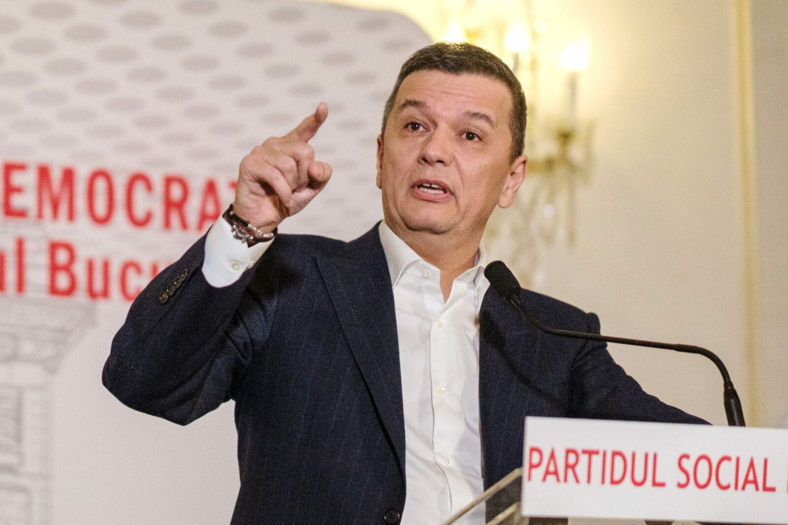 Grindeanu atacă Guvernul: Sute de milioane euro pe zi, USR să plece