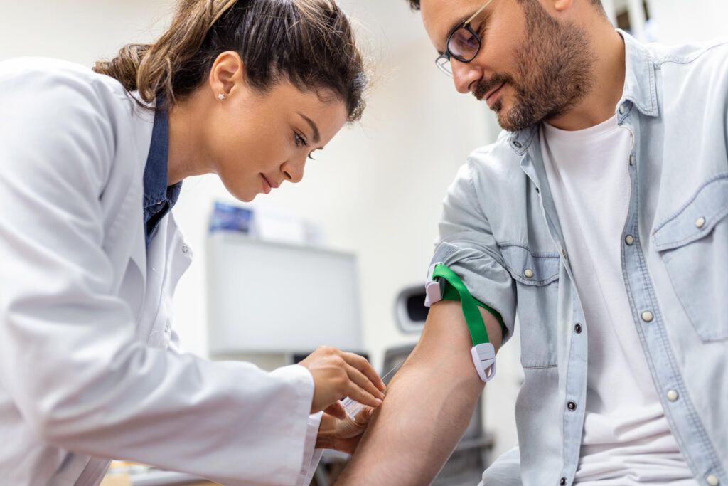 Analiză sânge: Test crucial ce-ți scapă boala ereditară