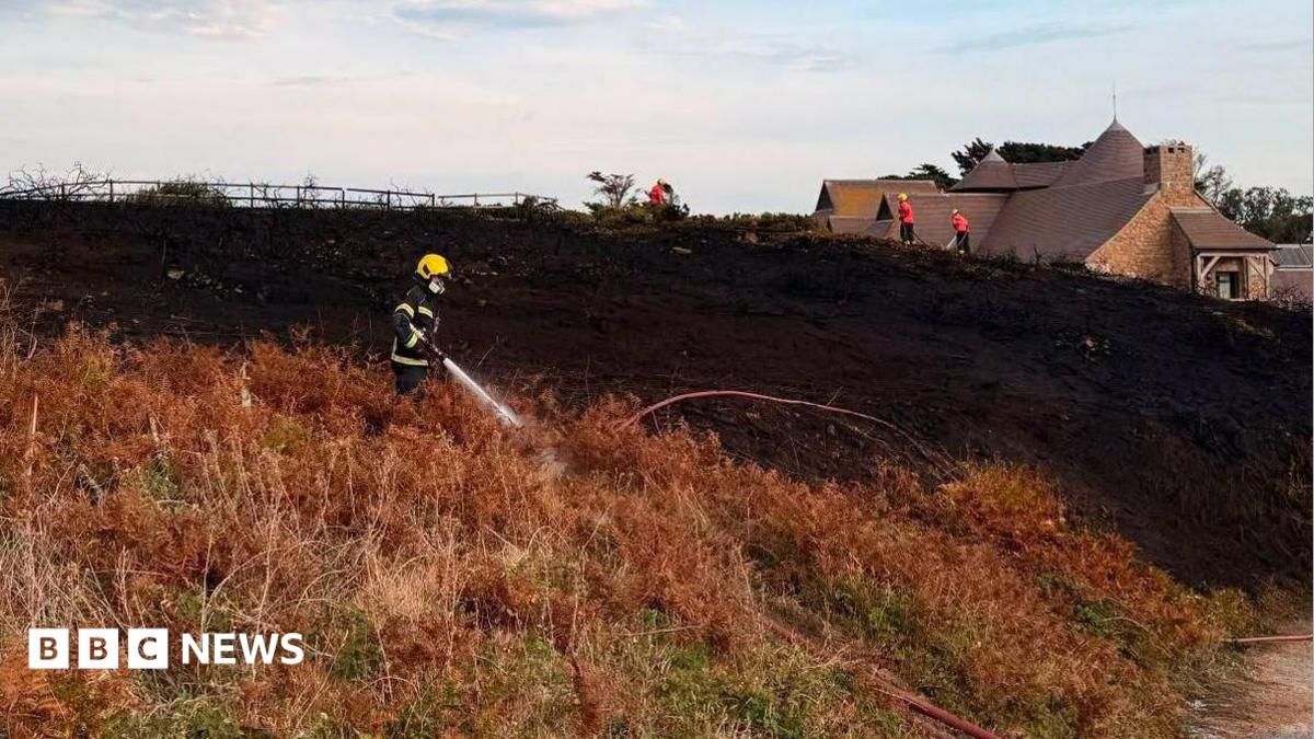 Foc masiv într-un câmp uscat la Corbiere