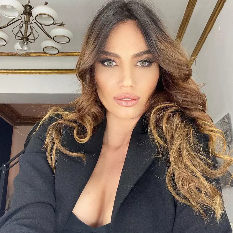 ALINA PUȘCĂU, IMAGINI ULUITOARE DUPĂ LUPTA CU CANCERUL