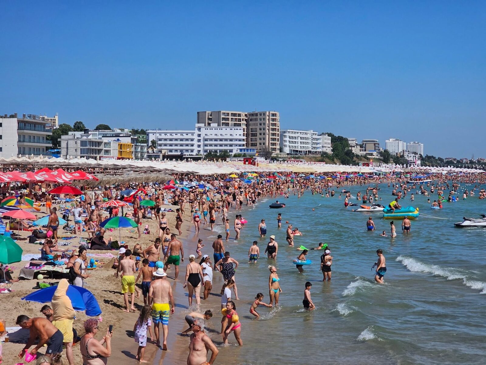 Eforie Nord 2026: Weekend la mare, prețuri șoc. Porumbul fiert, lux