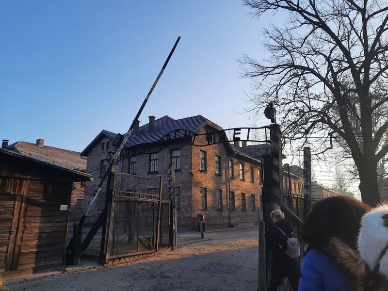 Lider polonez, acuzat că neagă Holocaustul la Auschwitz