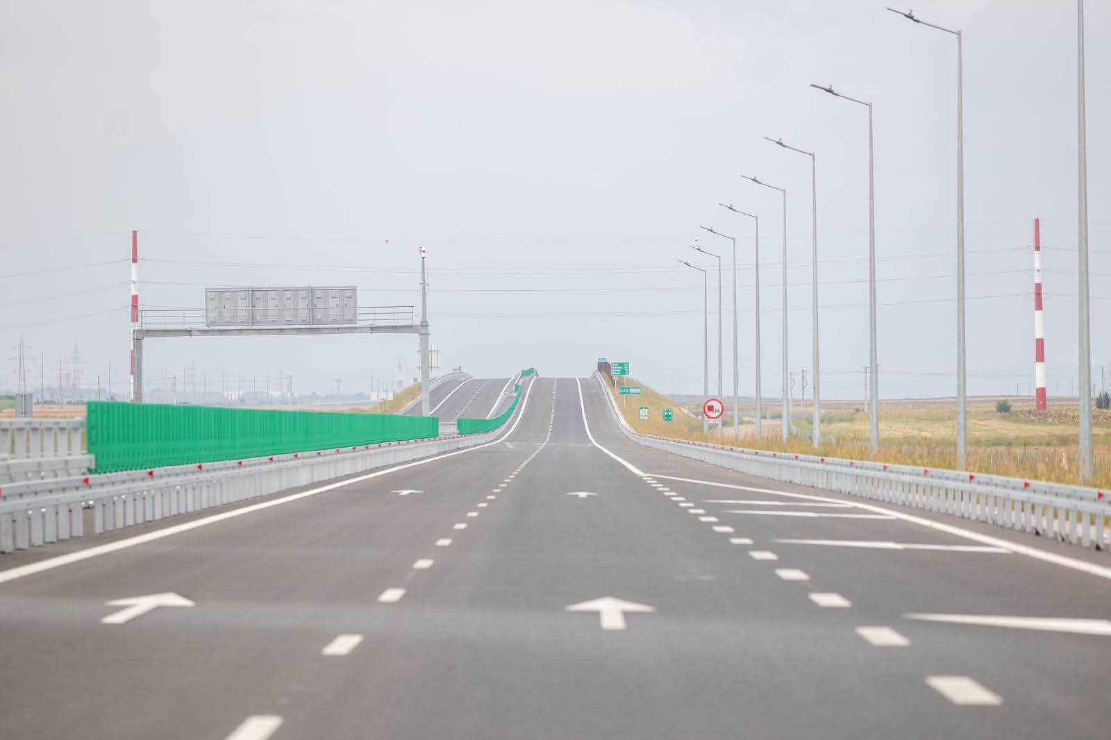 Bolojan: Luni se deschide Autostrada A7, tronsonul Adjud-Bacău