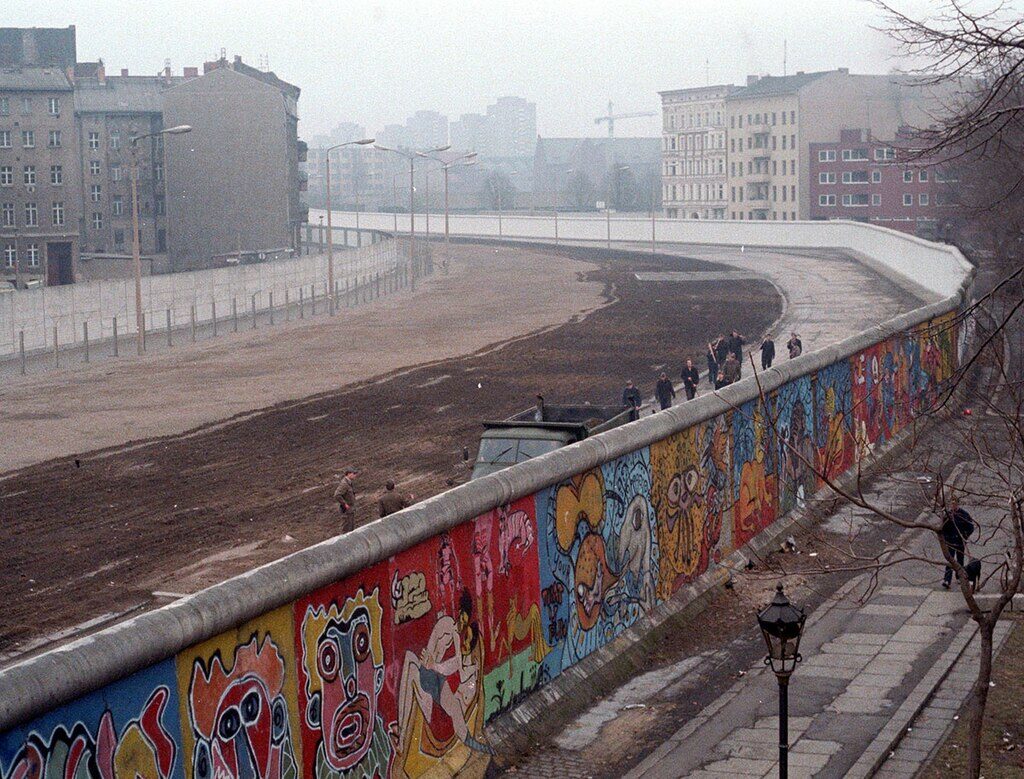 Berlinul: Estul Germaniei idealizează RDA