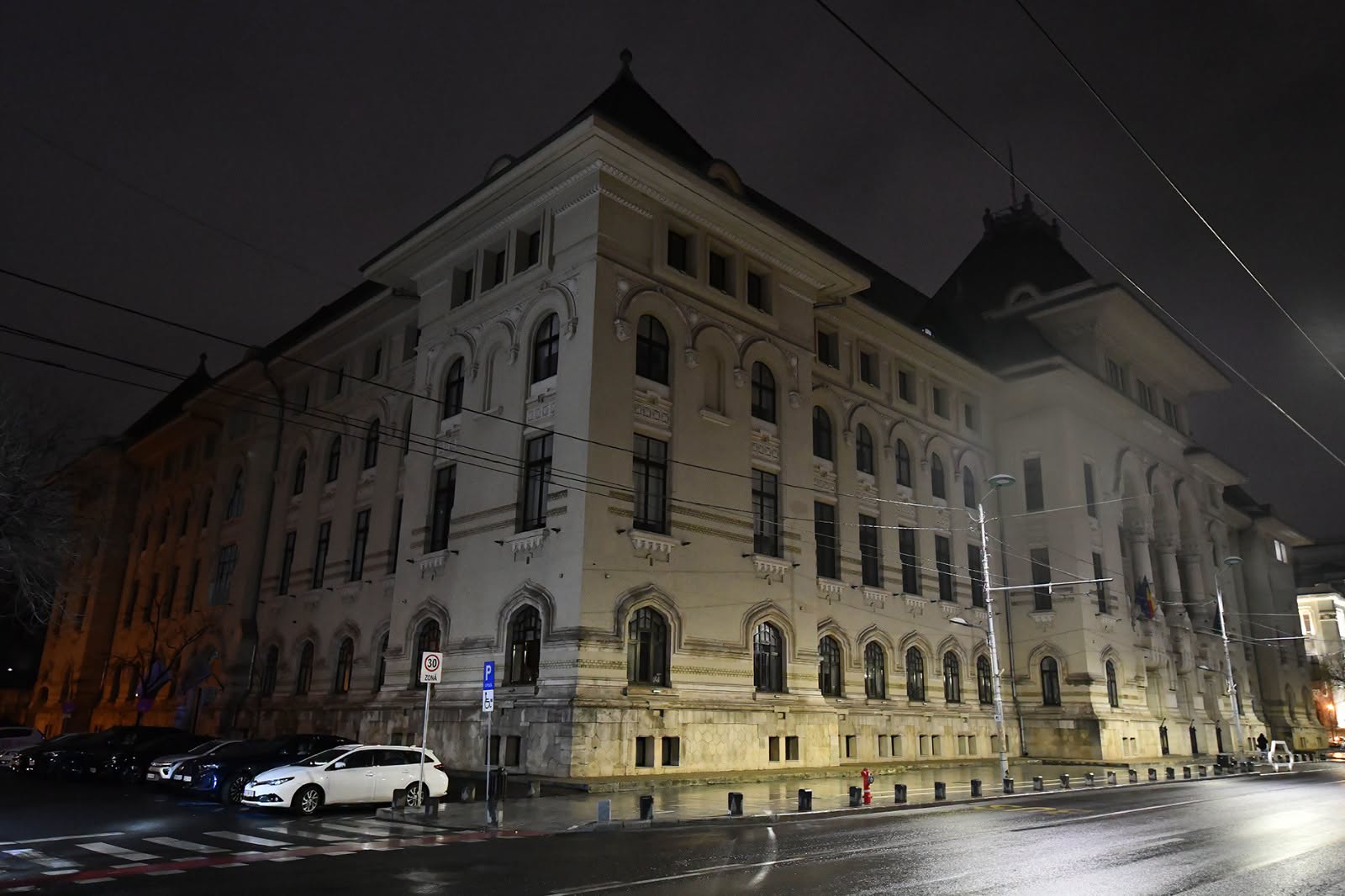 București: 25 de măsuri pentru economie la curent