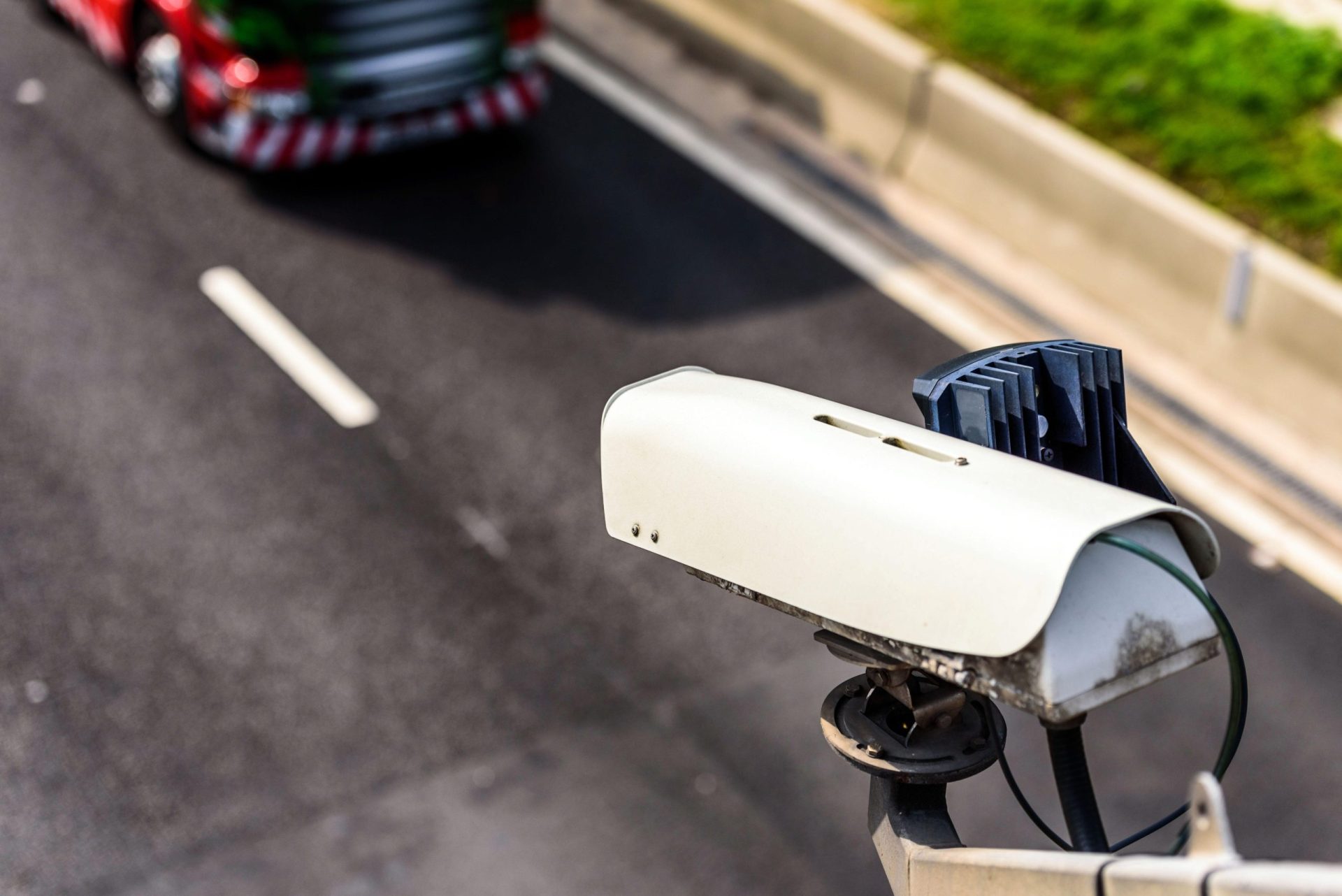 Amenzi automate: Cum te prind camerele smart fără poliție