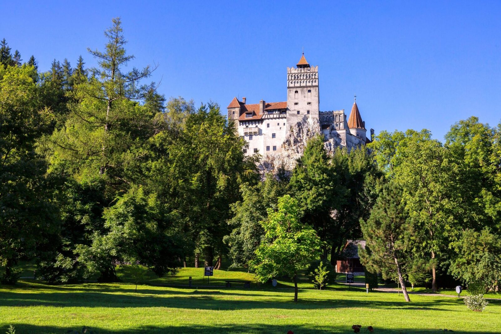 Castel românesc, nr. 1 mondial, surclasează Peleșul