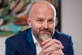 LIH Group profită, se concentrează pe asigurări