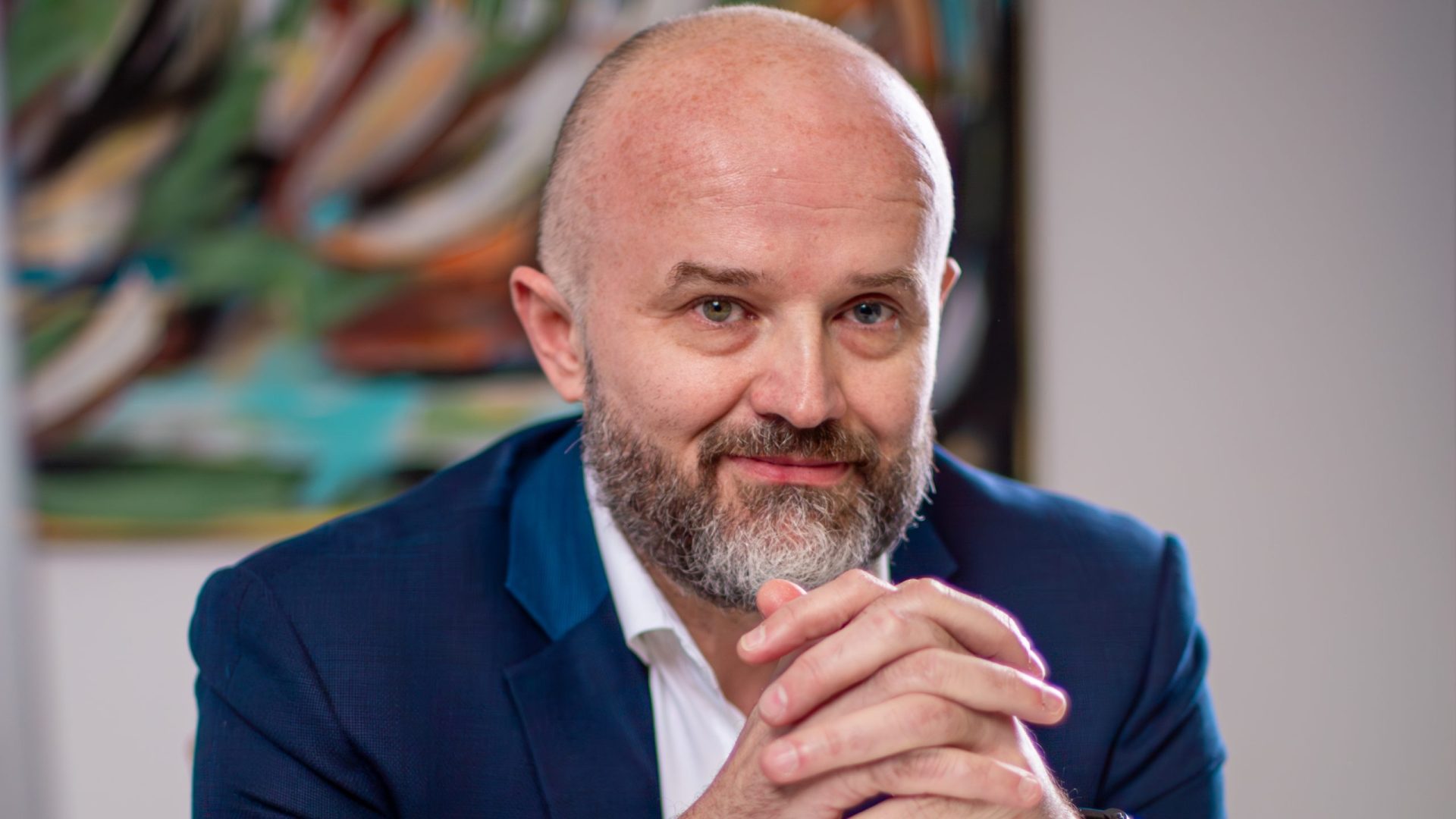 LIH Group profită, se concentrează pe asigurări