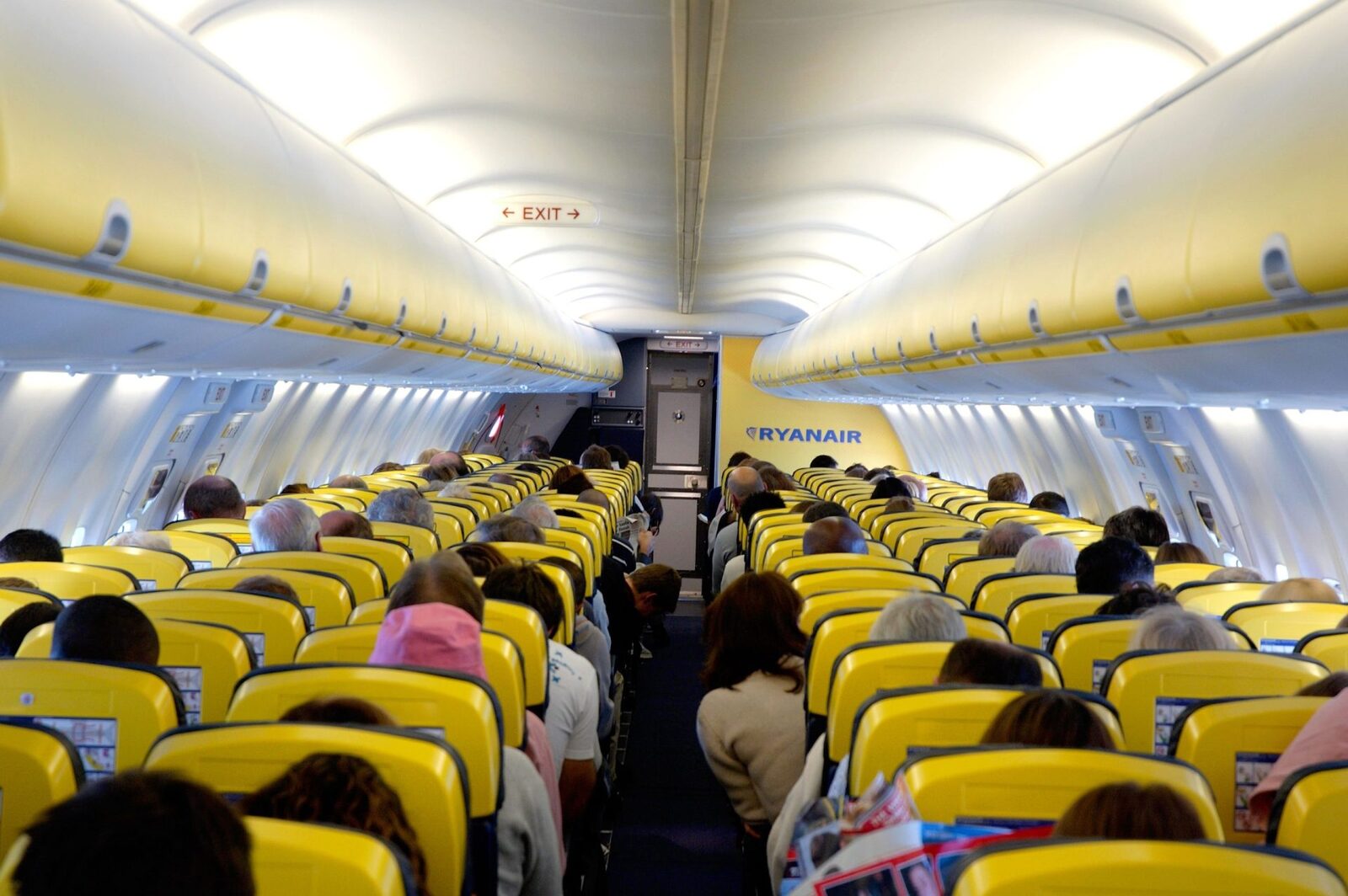 Ryanair: Ce a tras pasagerul spre exterior. Primele concluzii