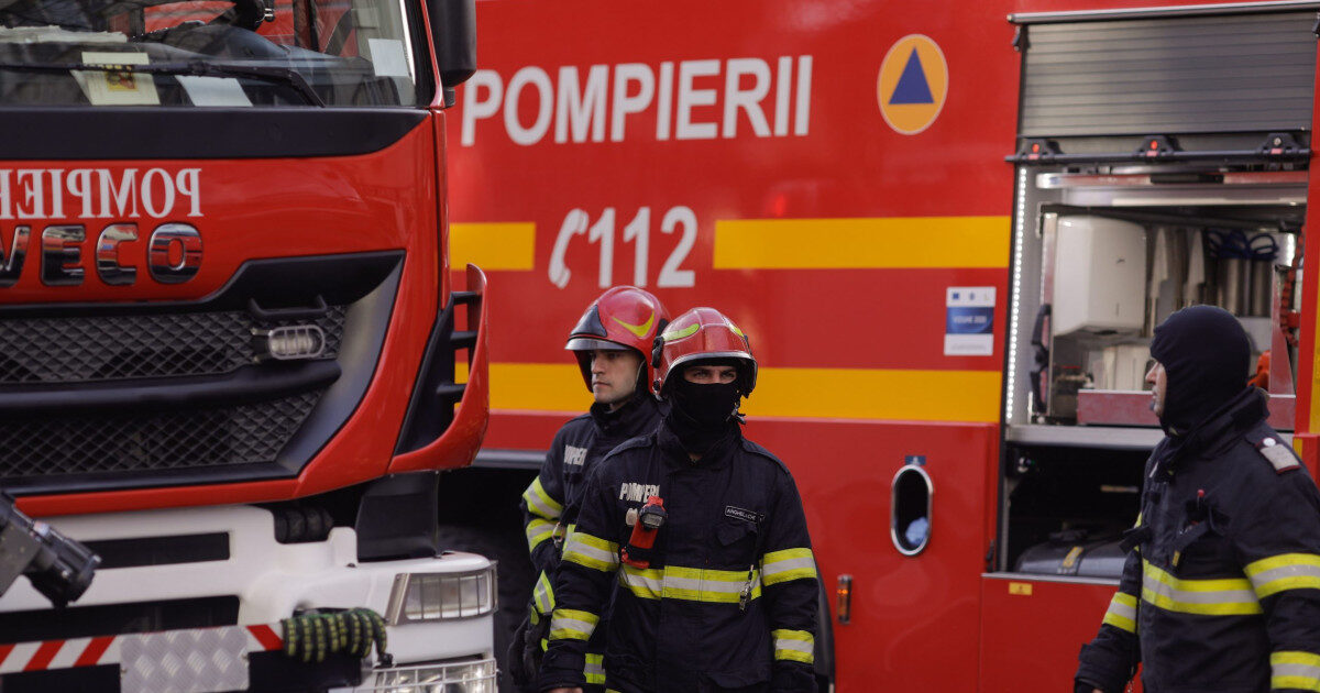Constanța, Foc la depozit de uleiuri. Alerte RO-Alert pentru fum dens
