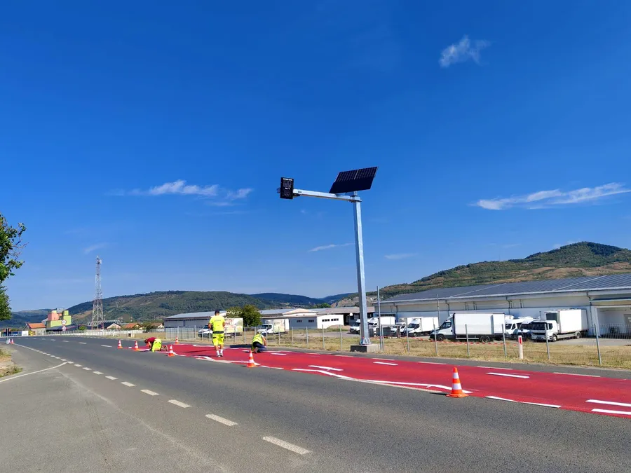 Covor roșu pe șoselele din România. Atenție la noua metodă de avertizare