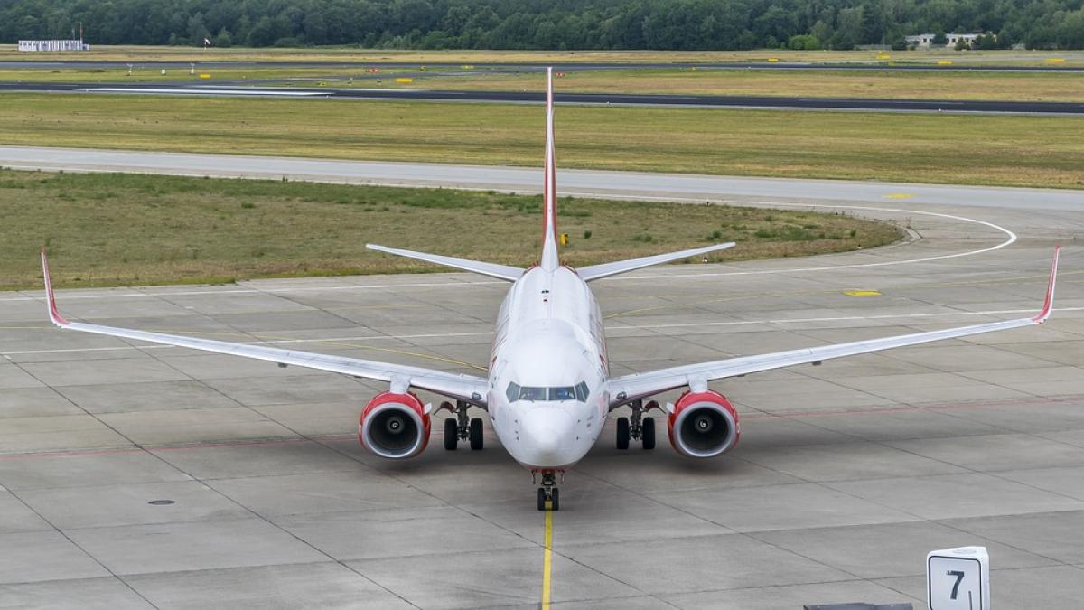 De ce avioanele sunt albe: Explicația uluitoare, inclusiv cea financiară