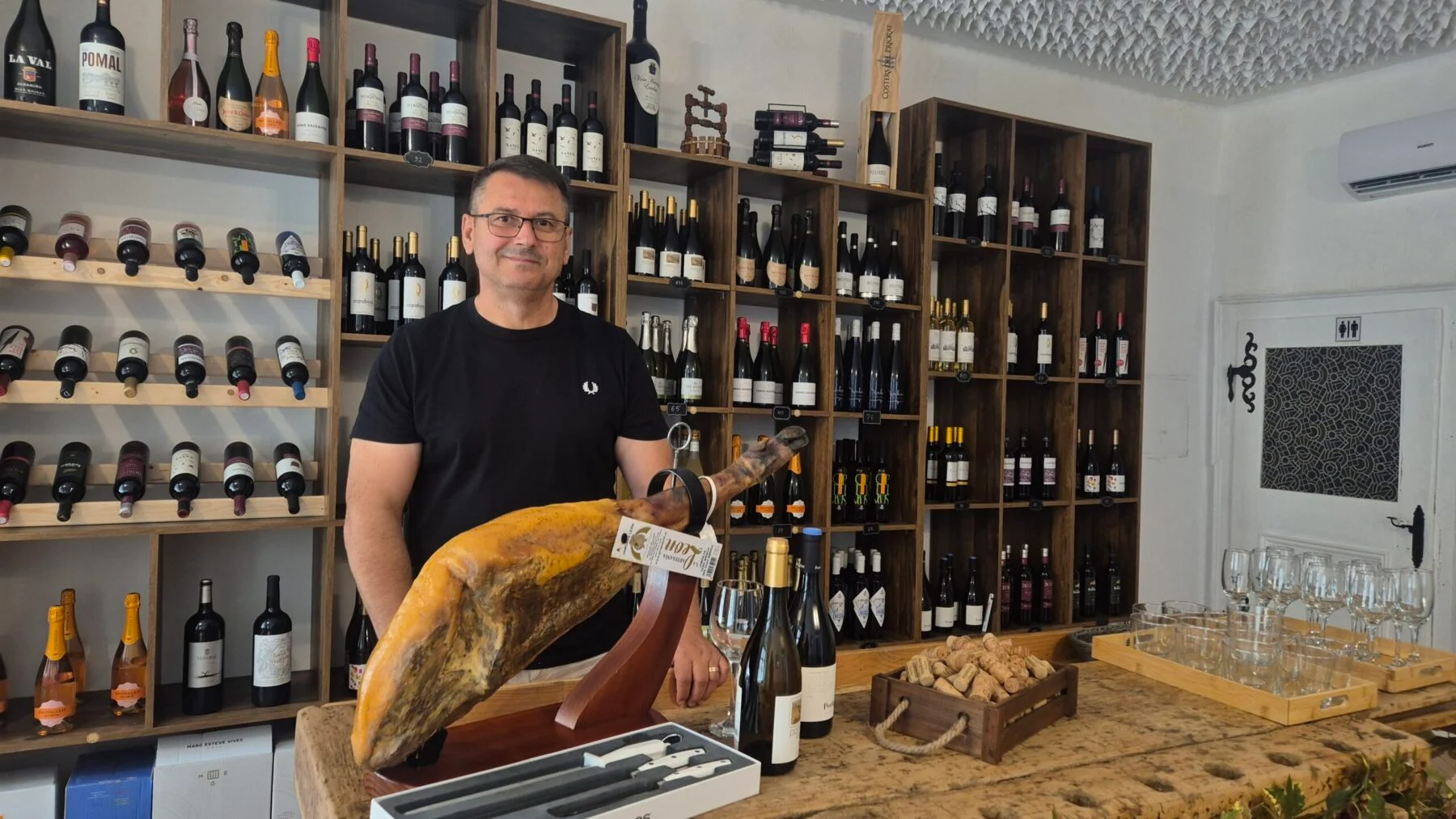 Românii din Spania, acasă: Magazin iberic la Sibiu ca-n Peninsula