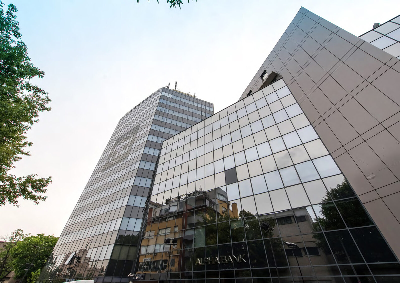 Global Vision cumpără fostul sediu Alpha Bank