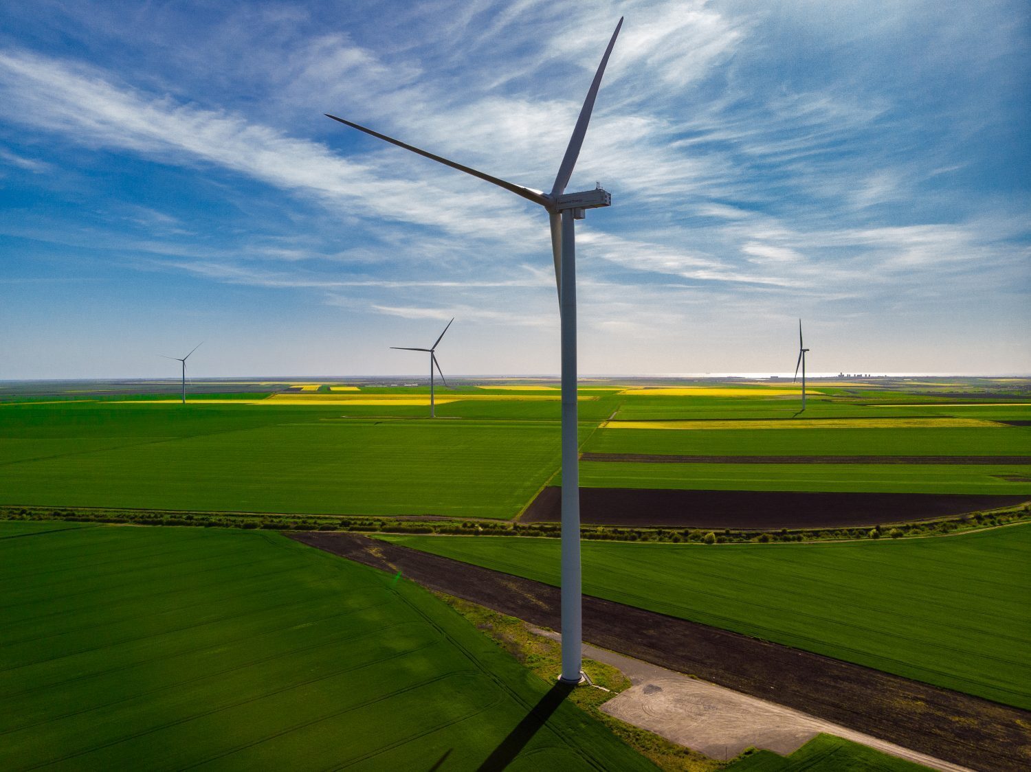 Danezii investesc 1 miliard € în eolian: 2.300 MW noi în România