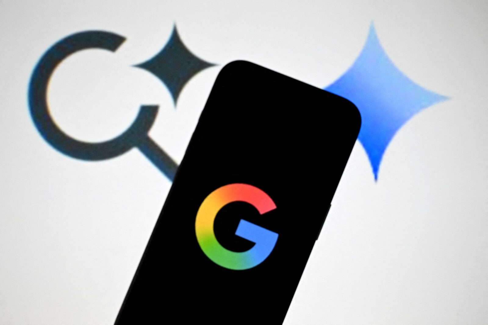 Google renunță la butonul de căutare pentru AI: Ce apare nou