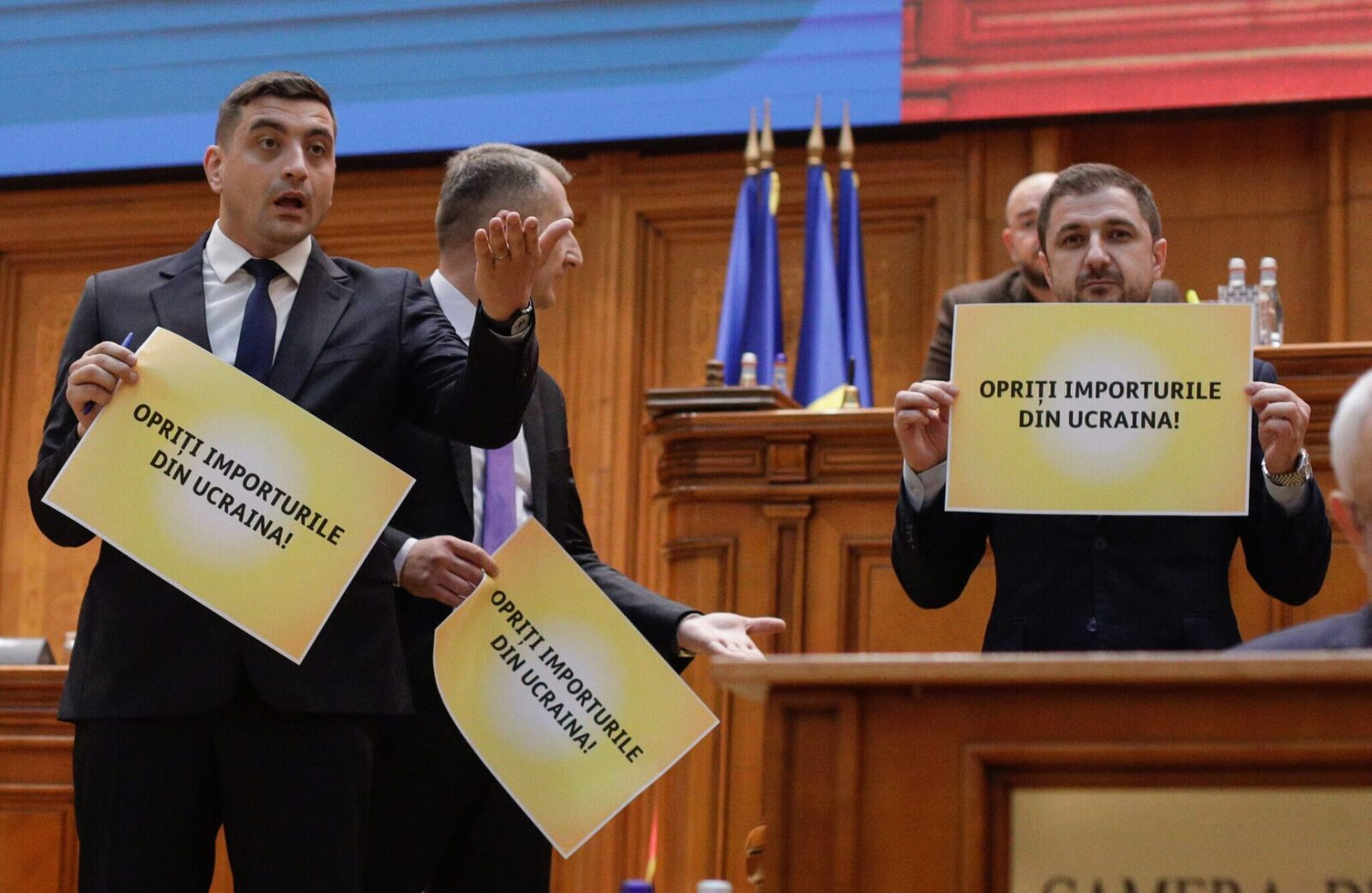 AUR copiază propaganda lui Putin în atacul la Nicușor Dan