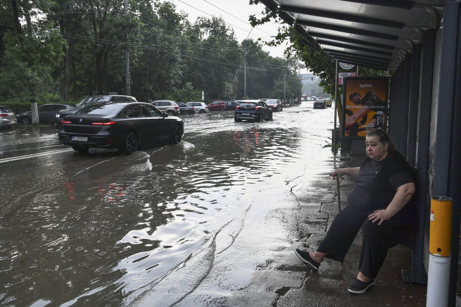 Bucureștenii plătesc „taxă pe inundație” de la Apa Nova