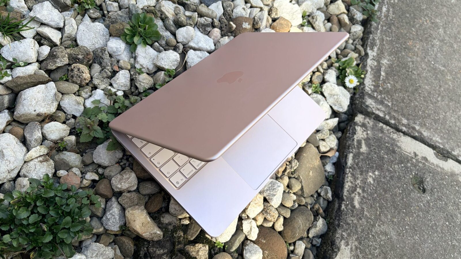 Laptopul tău încetinește? Test șoc Intel vs Apple vs Qualcomm vs AMD