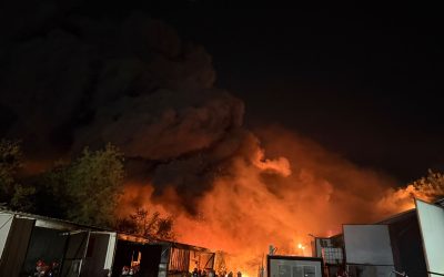 Incendiu puternic în București. Mesaj RO-Alert emis la 2.12 dimineața. Imagini cu norii uriași de fum