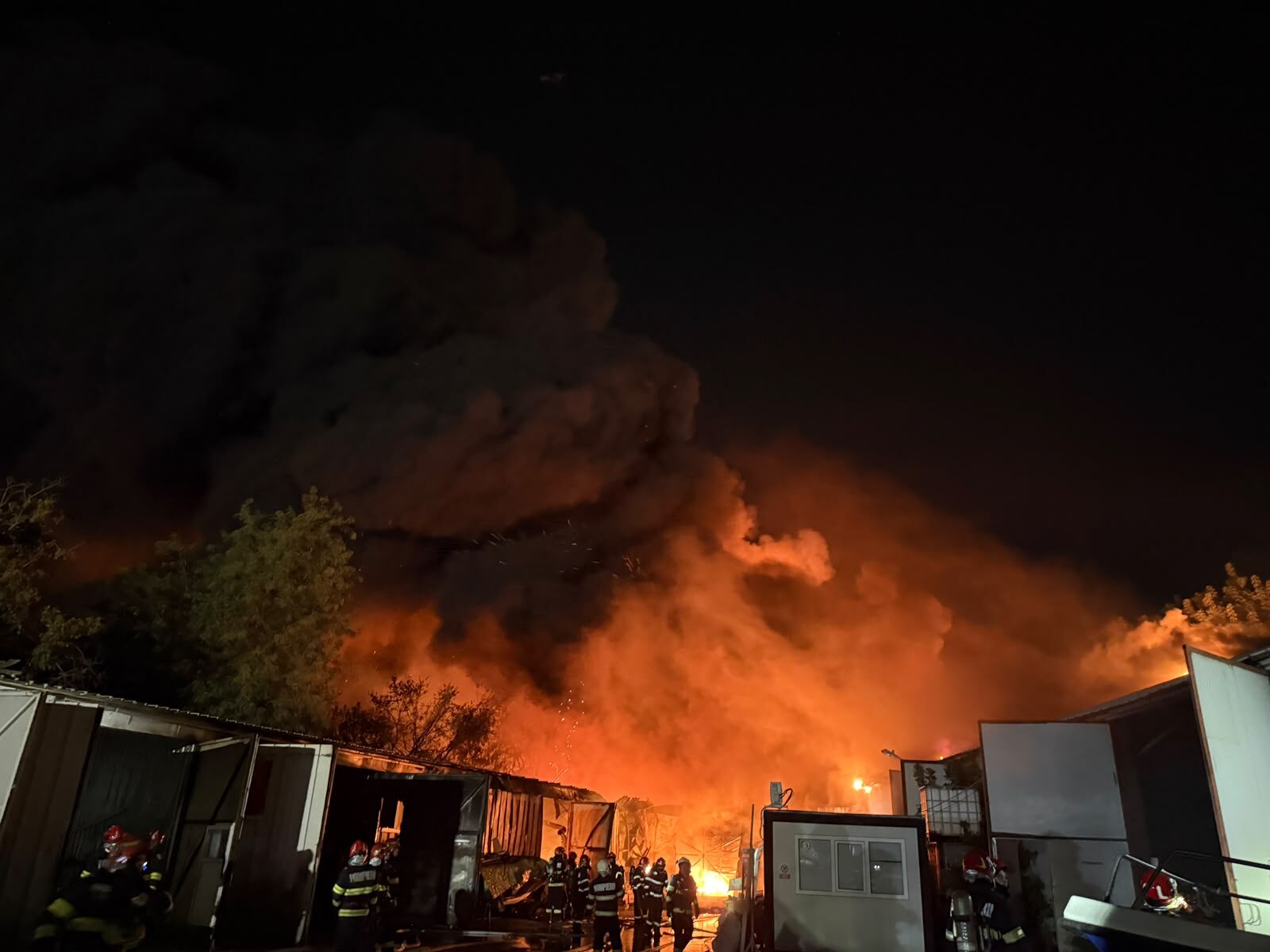 Incendiu major în București: RO-Alert și nori uriași de fum