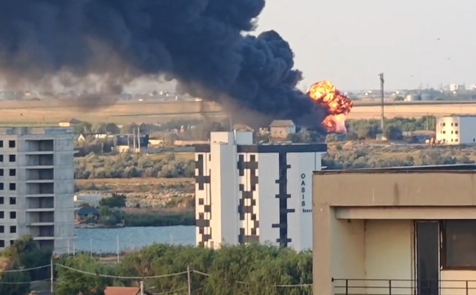 Incendiu puternic mistuie depozit de plastic din Constanța