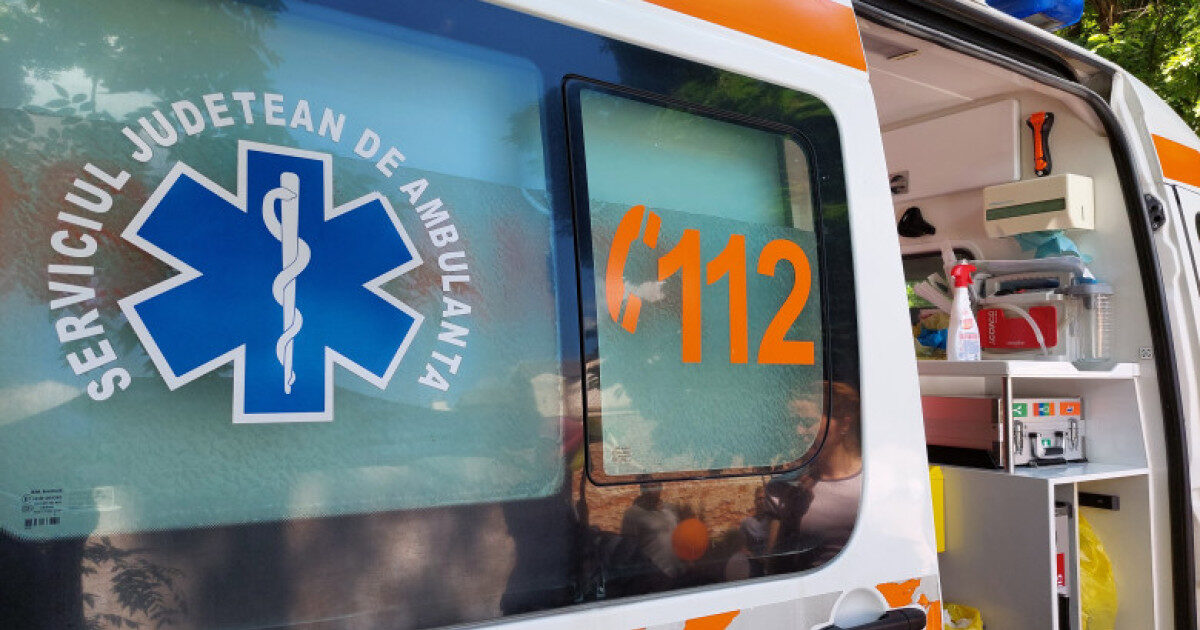 Ambulanță atacată cu topoarele în Cluj, după zvonuri false de pe TikTok