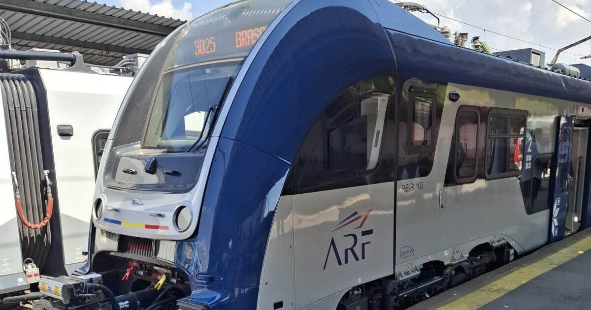 Tren PESA, dezamăgire totală: O oră întârziere și 40 de grade în vagon