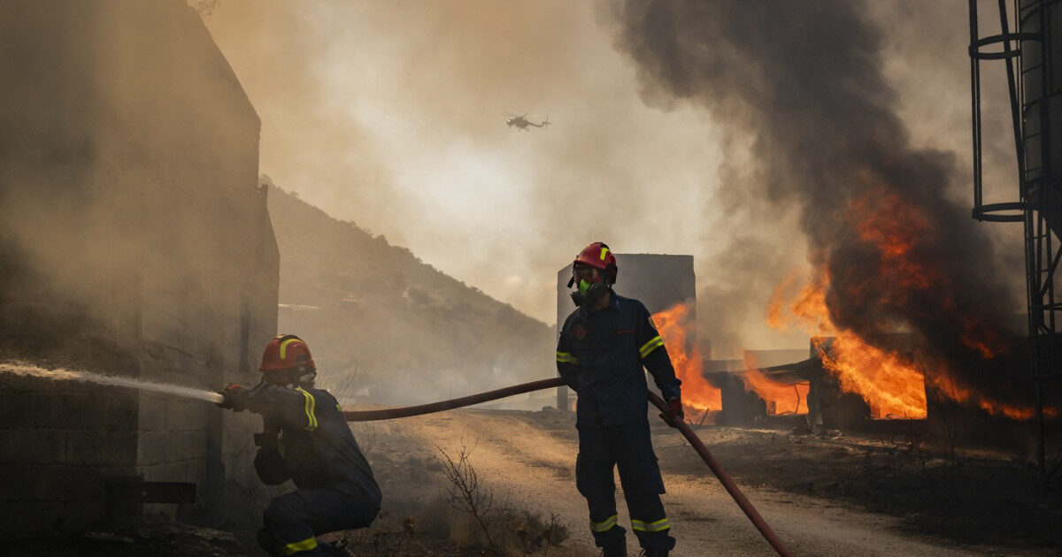 Incendiu de coșmar în Halkidiki, turiști evacuați pe fugă