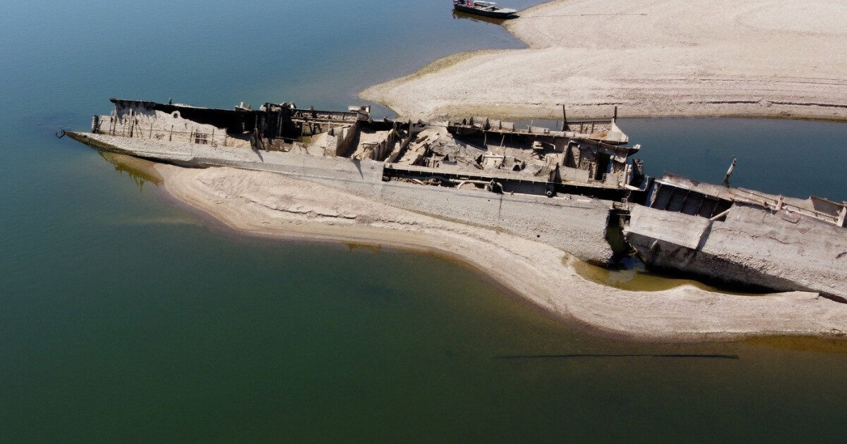 Nave naziste scufundate ies la suprafață pe Dunăre