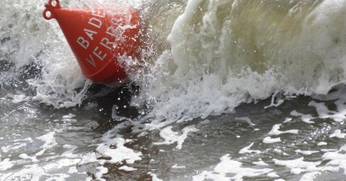 Eforie Nord: Bărbat înecat după 3 salvări din mare