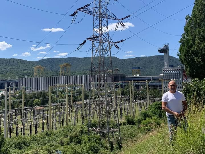 România, la cheremul energiei: Vindem ieftin, cumpărăm scump