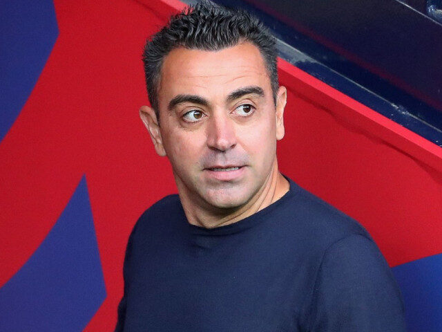 Xavi acceptă negocierile, fotbalul european în fierbere