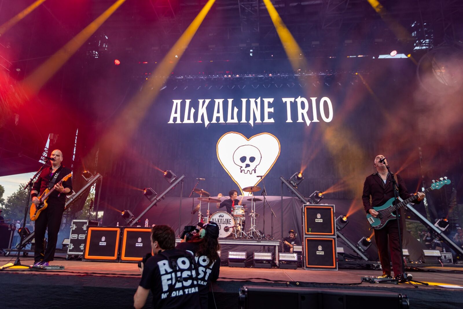 Black Flag, Alkaline Trio vin în țară