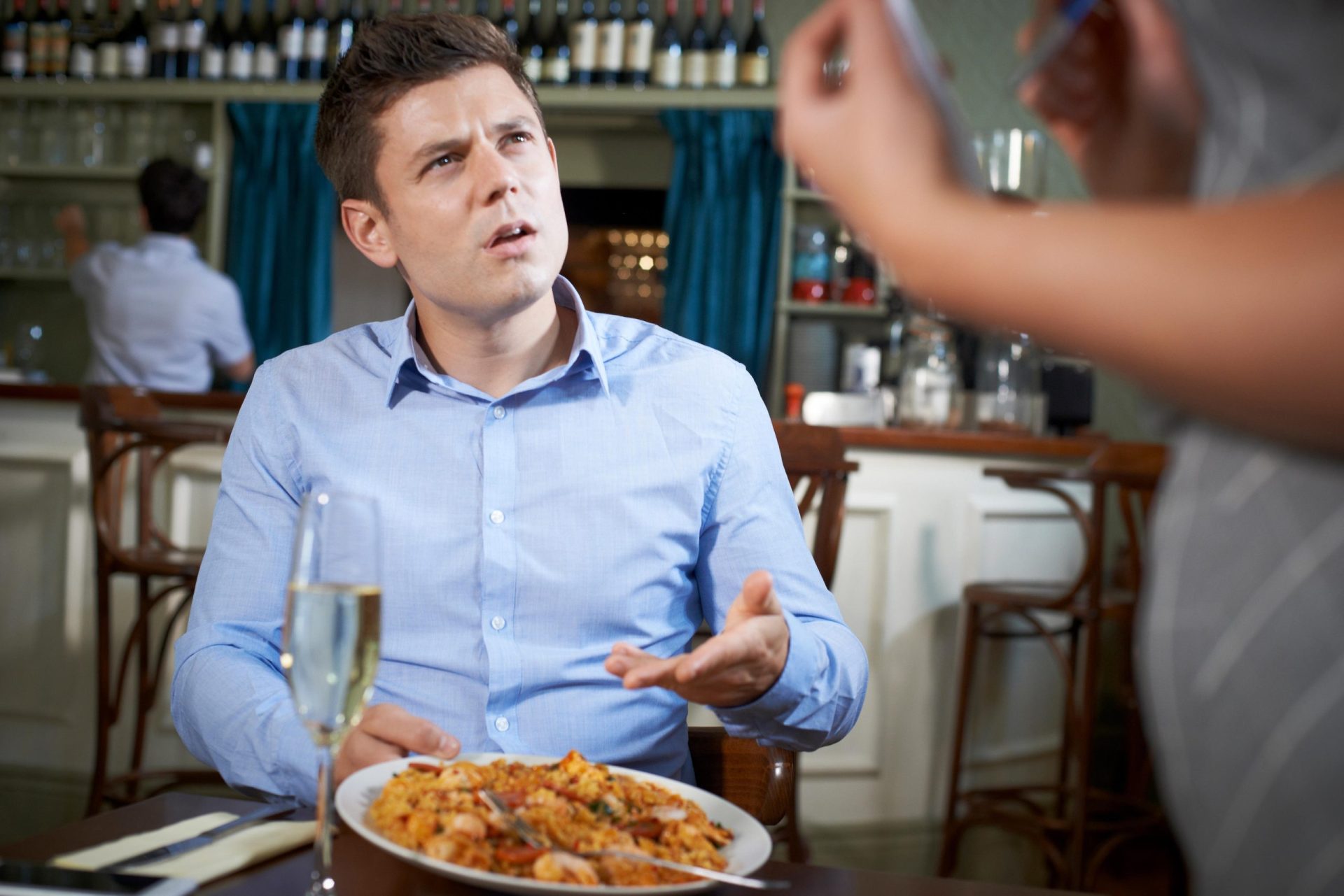 Nota la restaurant: Poți pleca fără să plătești dacă e altceva decât în meniu