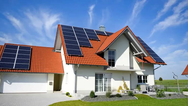 Prosumatorii: 0,40 lei/kWh în plus pentru energia stocată