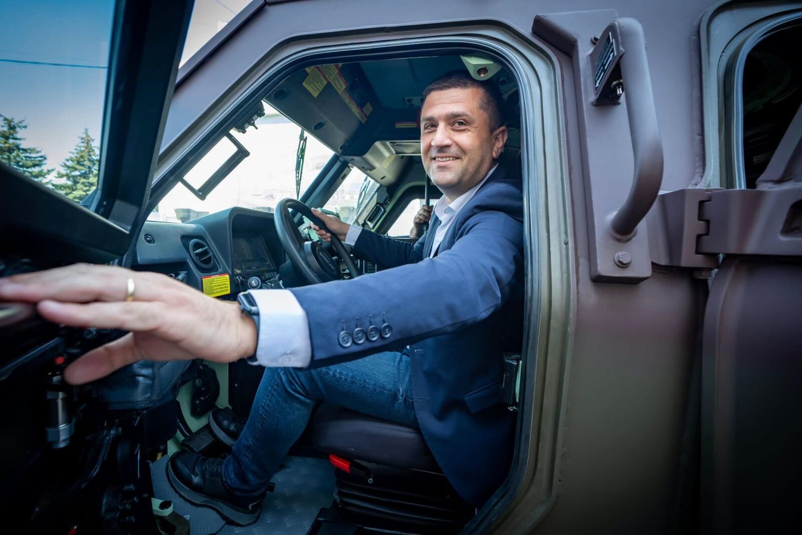 Miruță îl ironizează pe Grindeanu la inaugurarea autostrăzii