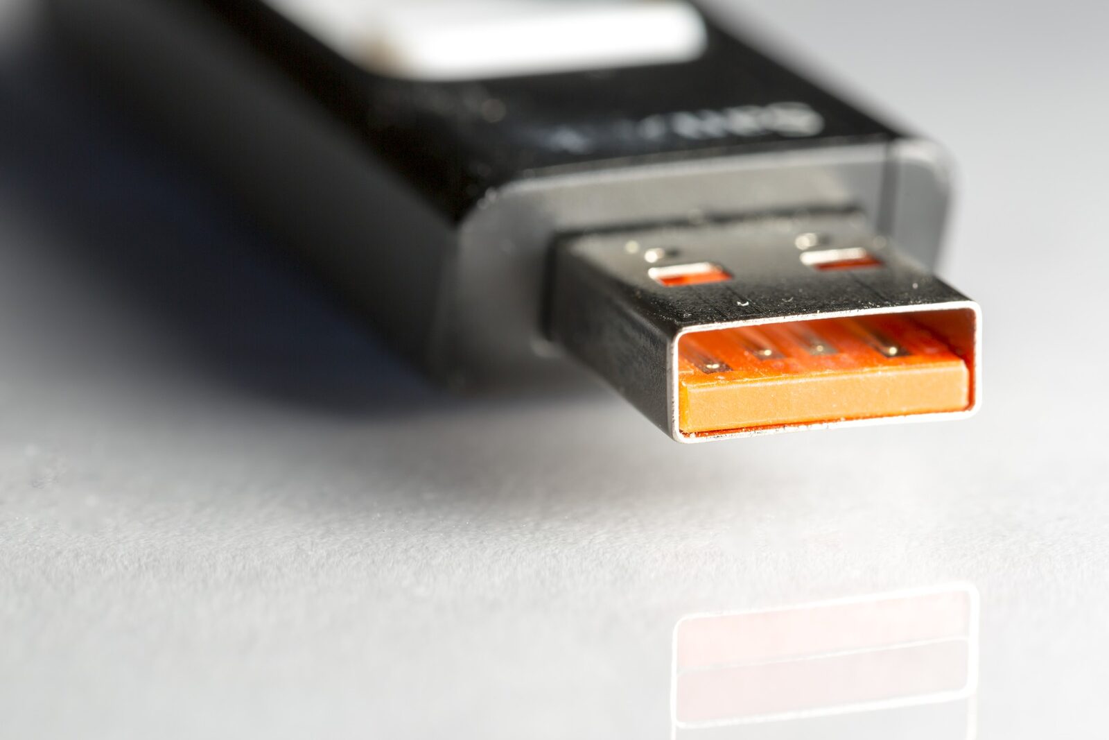 Stick USB pe Windows 11: Formatează-l corect