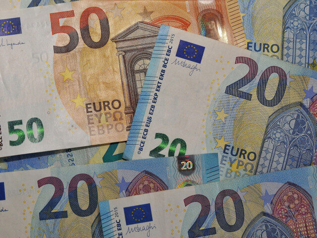 Un milion de euro, confiscat de Poliție de la un lider de galerie
