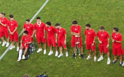 Dinamo, gest emoționant: Jucătorii în cârje și scaune cu rotile
