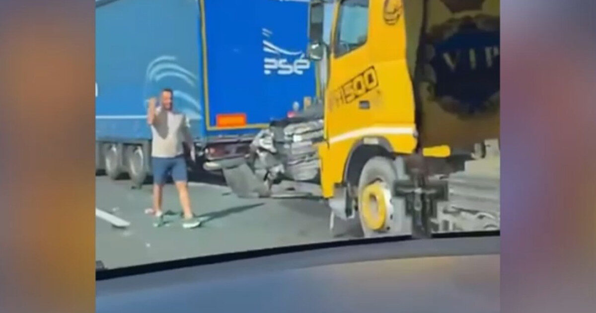 A0: Șofer mort, zdrobit între două TIR-uri