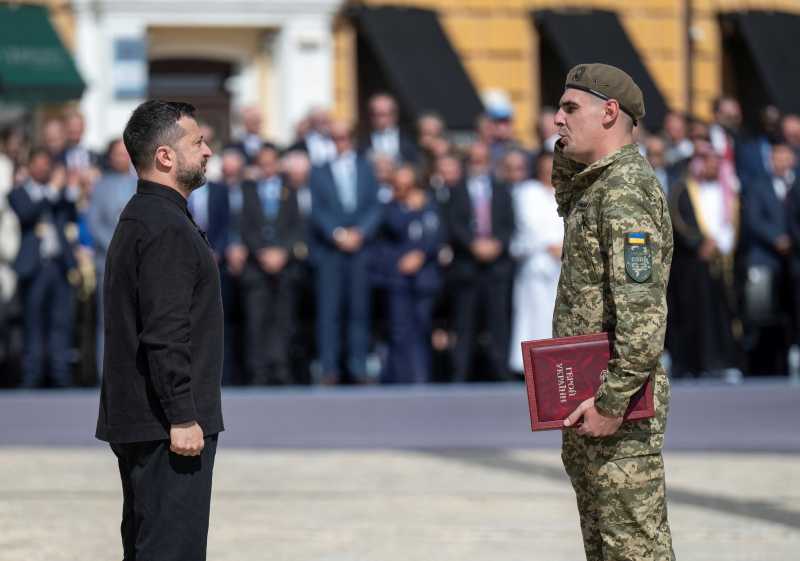 Zelenski pe front: Președintele Ucrainei, în vizită la soldați