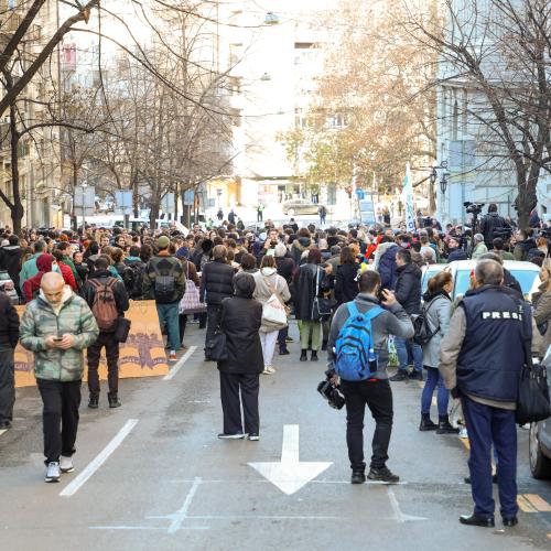 UE: Finanțări reduse lovesc organizații civice global