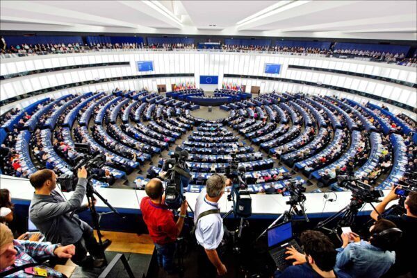 România în colimator: UE cere înghețarea fondurilor pentru scandaluri politice