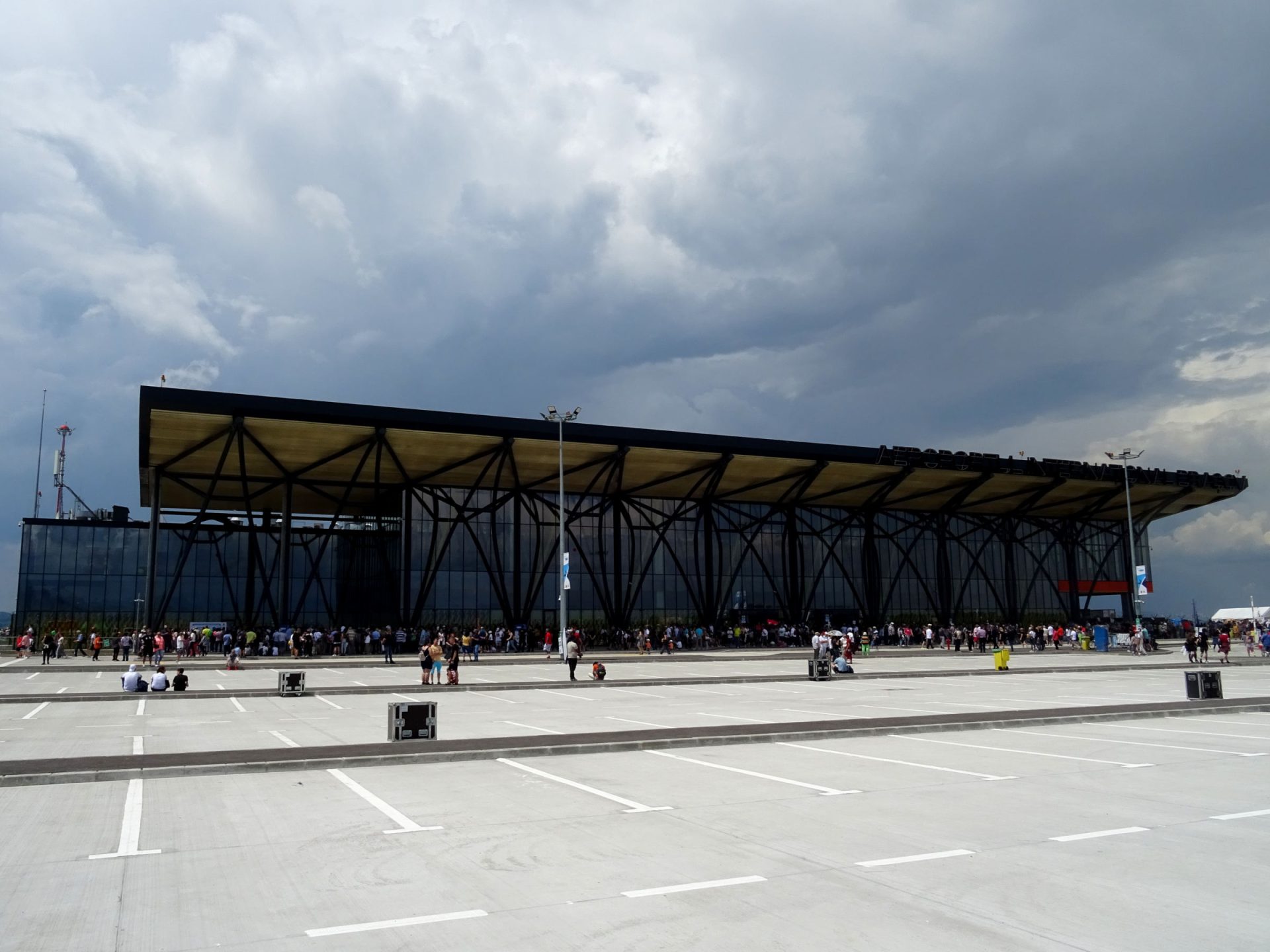 Aeroport nou: Un milion de pasageri, un succes-fulger