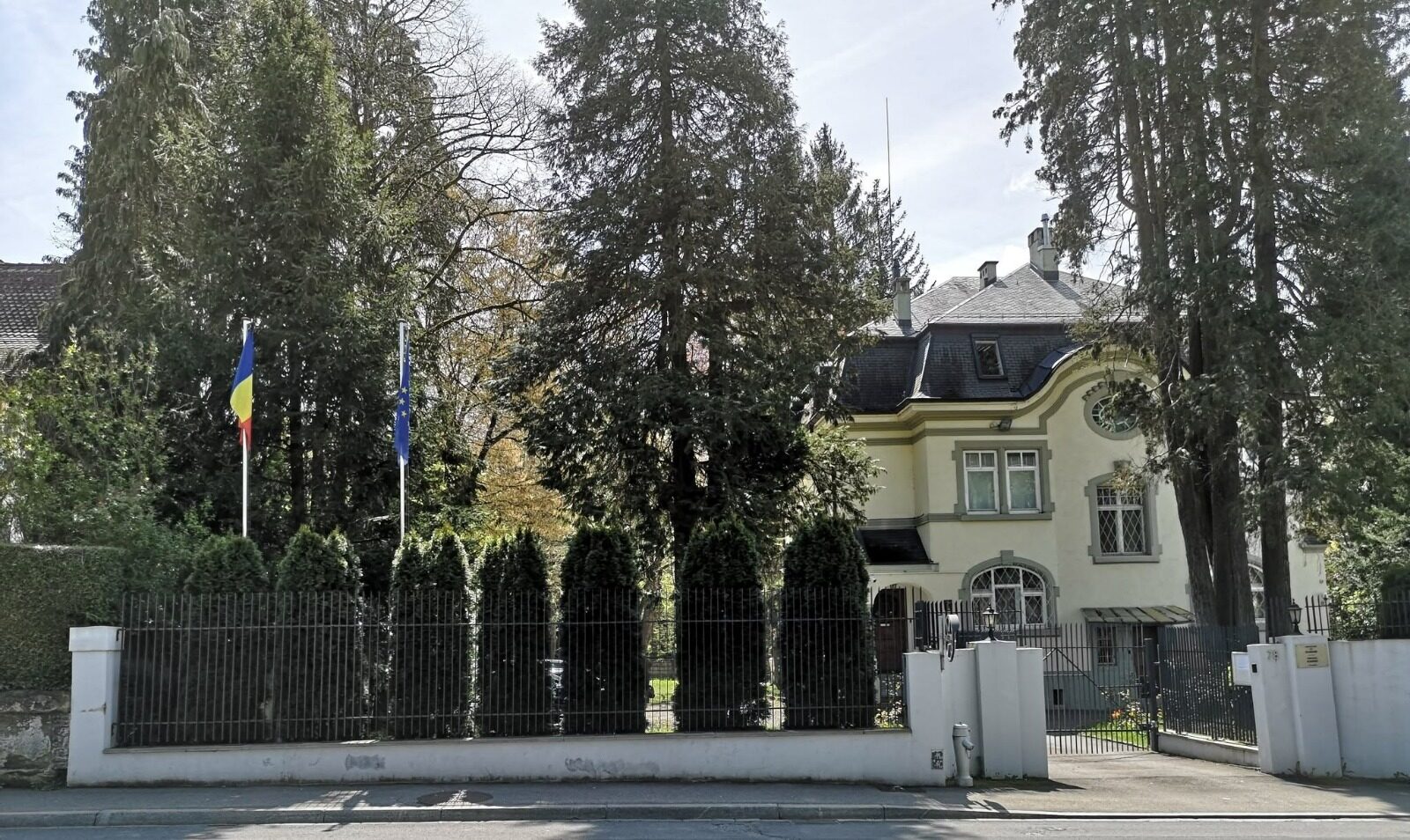 Atac incendiar la Ambasada României din Elveția